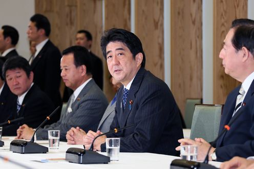 安倍总理在总理大臣官邸出席了政府执政党联络会议。