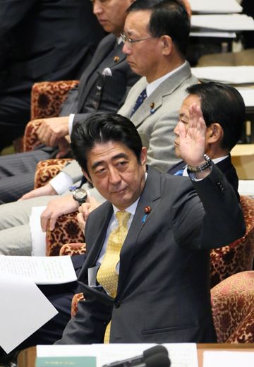 安倍总理出席了众议院预算委员会。