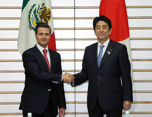 安倍总理在总理大臣官邸与墨西哥合众国总统恩里克•培尼亚•涅托举行了会谈。