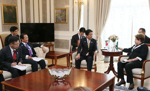 为了出席G20圣彼得堡峰会，安倍总理访问了俄罗斯连邦。