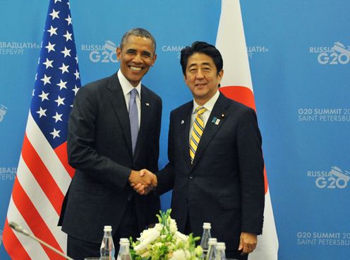 为了出席G20圣彼得堡峰会，安倍总理访问了俄罗斯连邦。