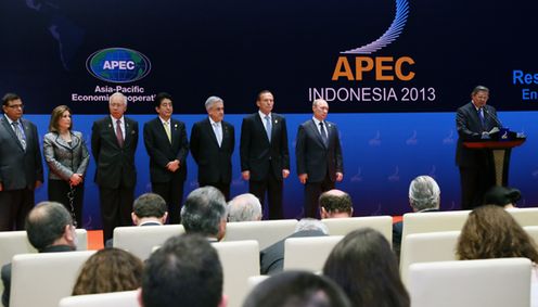 安倍总理出席了亚太经合组织（APEC）首脑会议等。