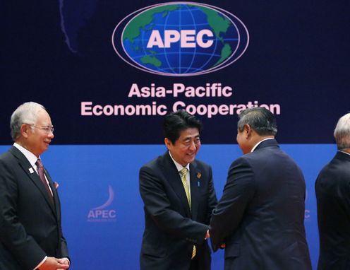 安倍总理出席了亚太经合组织(APEC)首脑会议等。
