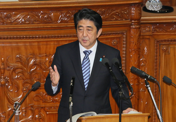 安倍总理在众议院和参议院的全体会议上发表了施政方针演说。