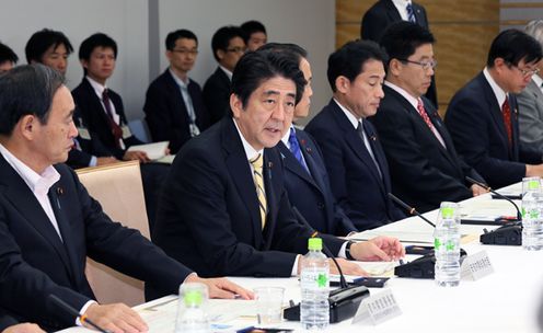 安倍总理在总理大臣官邸召开了第4次“关于安全保障与防卫能力的恳谈会”。