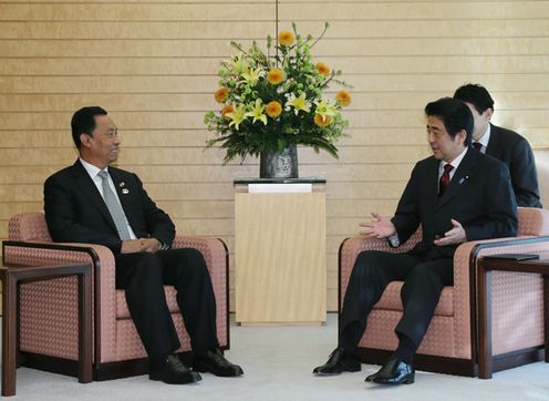 安倍总理在总理大臣官邸接受了缅甸联邦共和国人民院议长杜拉瑞曼的拜会。
