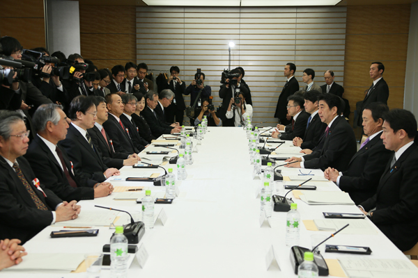 安倍总理在总理大臣官邸召开了第七次“关于安全保障与防卫能力的恳谈会”。