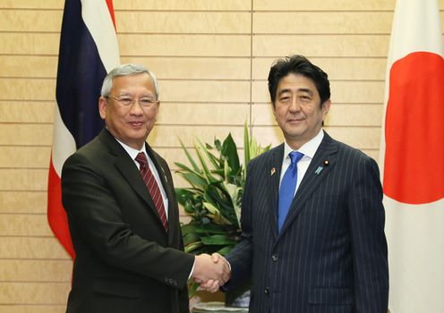 安倍总理在总理大臣官邸与东南亚国家联盟（ASEAN）各国首脑举行了会谈等。