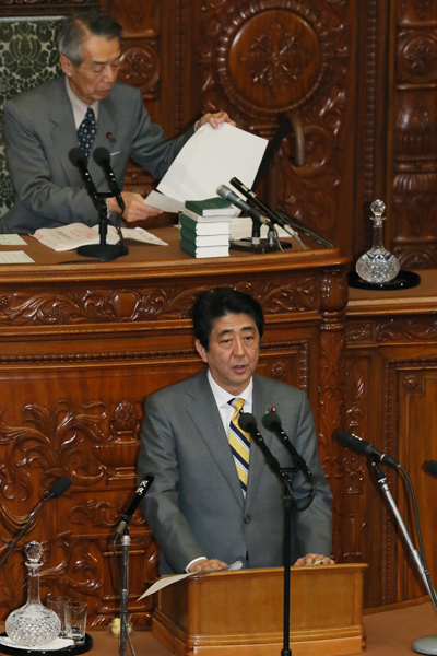 安倍总理出席了参议院全体会议。