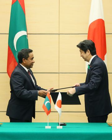 安倍总理在总理大臣官邸举行了日本・马尔代夫首脑会谈等。