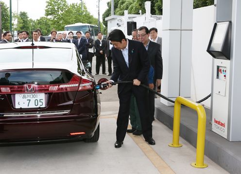 安倍总理视察了福冈县。