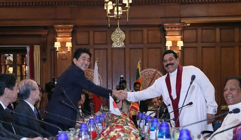 安倍总理访问了斯里兰卡民主社会主义共和国。