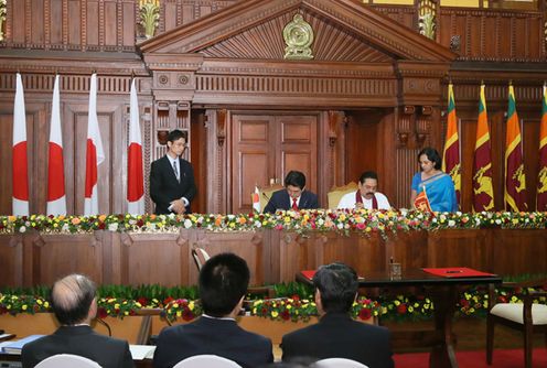 安倍总理访问了斯里兰卡民主社会主义共和国。