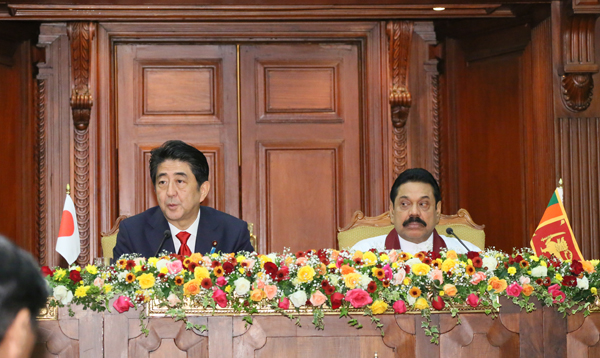 安倍总理访问了斯里兰卡民主社会主义共和国。