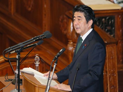 安倍总理出席了众议院全体会议。