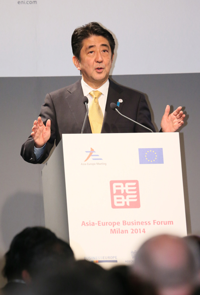 为出席第10届亚欧会议（ASEM）首脑会议等，安倍总理访问了意大利共和国。