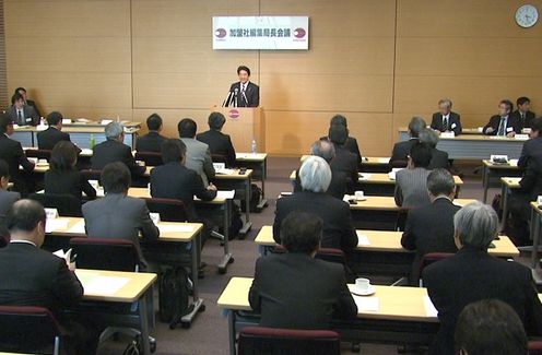 安倍总理出席了在东京都内举行的共同通信加盟社编辑局长会议。