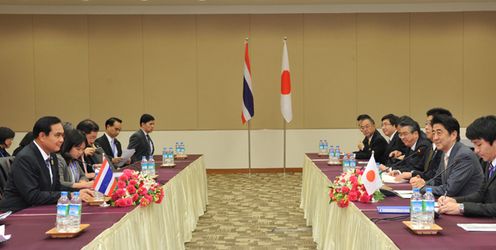 安倍总理出席了在缅甸联邦共和国内比都召开的东亚首脑会议（EAS）。