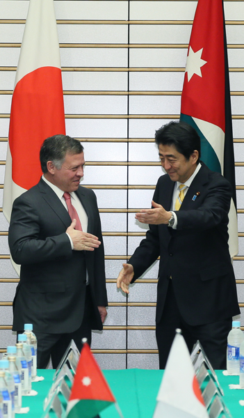 安倍总理在总理大臣官邸与约旦国王阿卜杜拉二世举行了会谈。