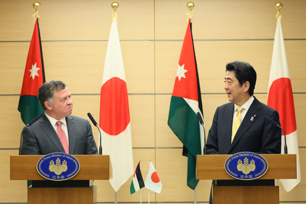 安倍总理在总理大臣官邸与约旦国王阿卜杜拉二世举行了会谈。