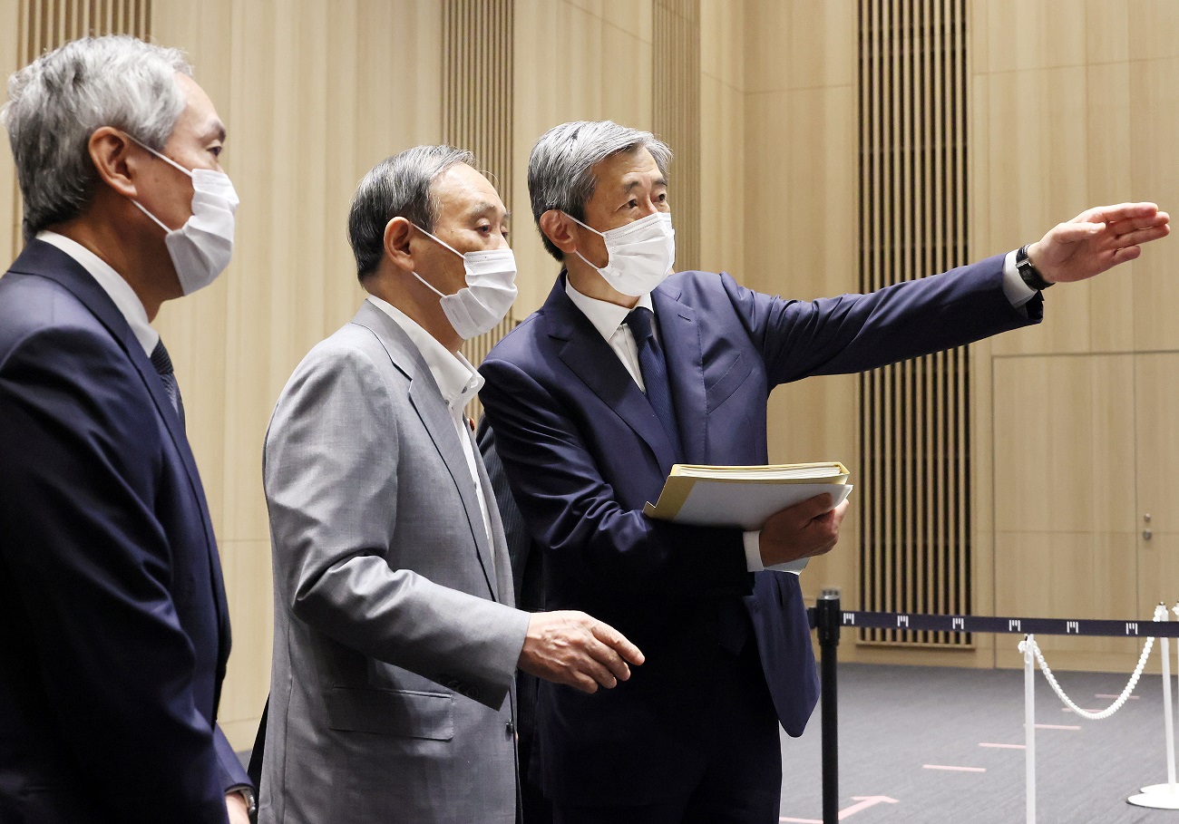 视察新冠疫苗职场接种会场