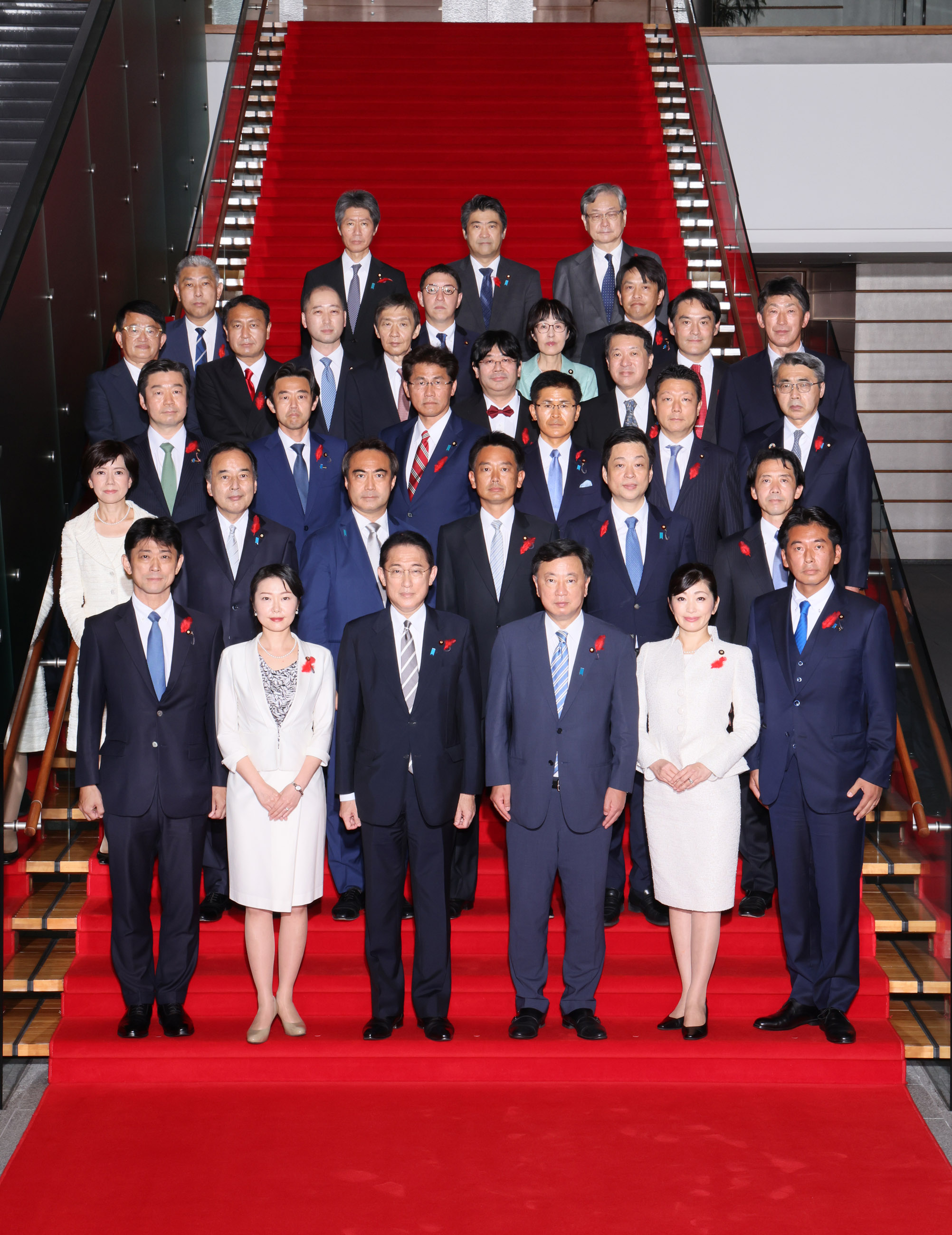 首次大臣政务官会议及合影留念