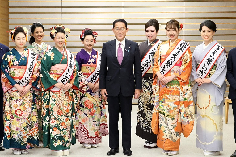 全日本和服大奖赛获奖者的拜访