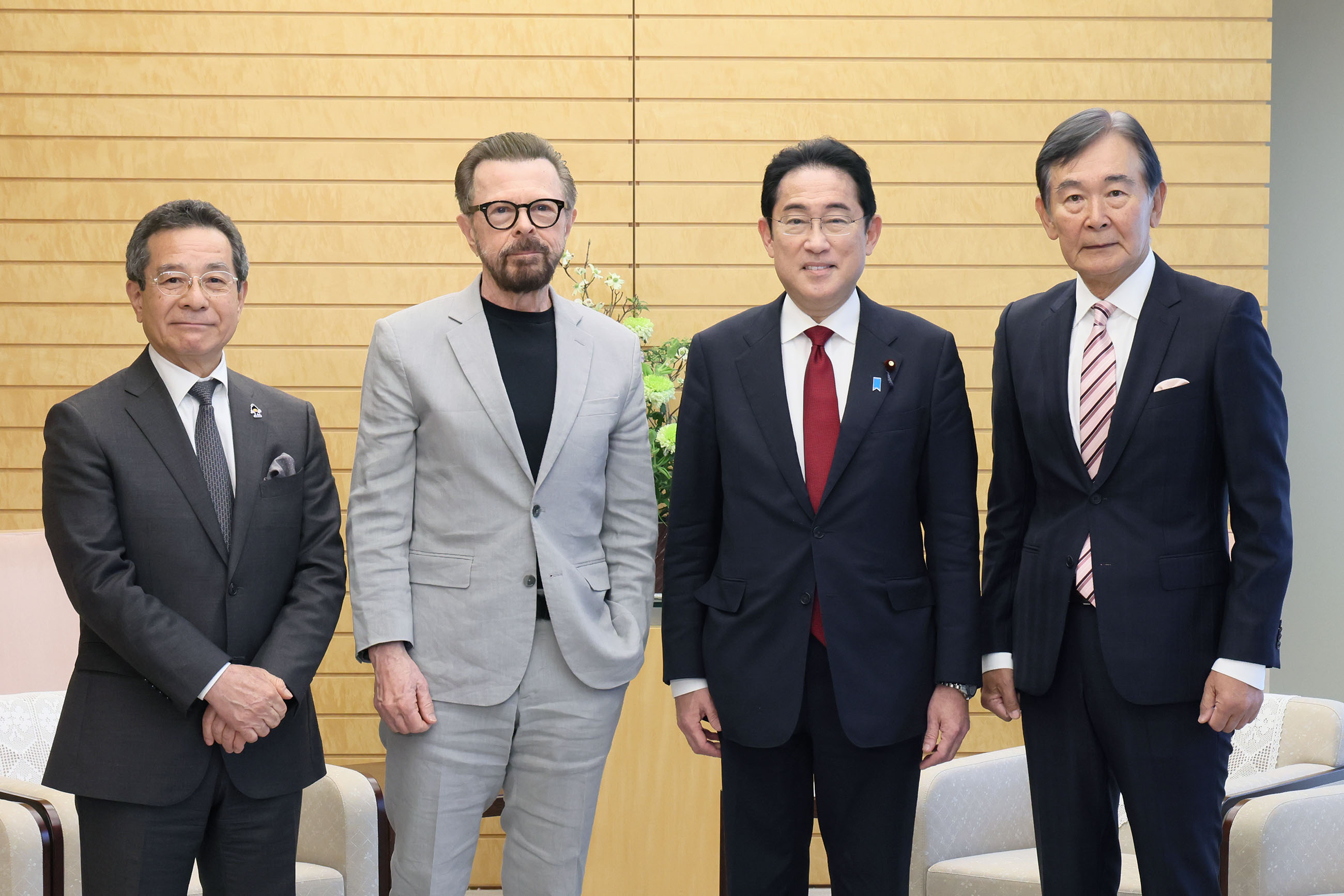 会见国际作者和作曲者协会联合会（CISAC）主席奥瓦尔斯