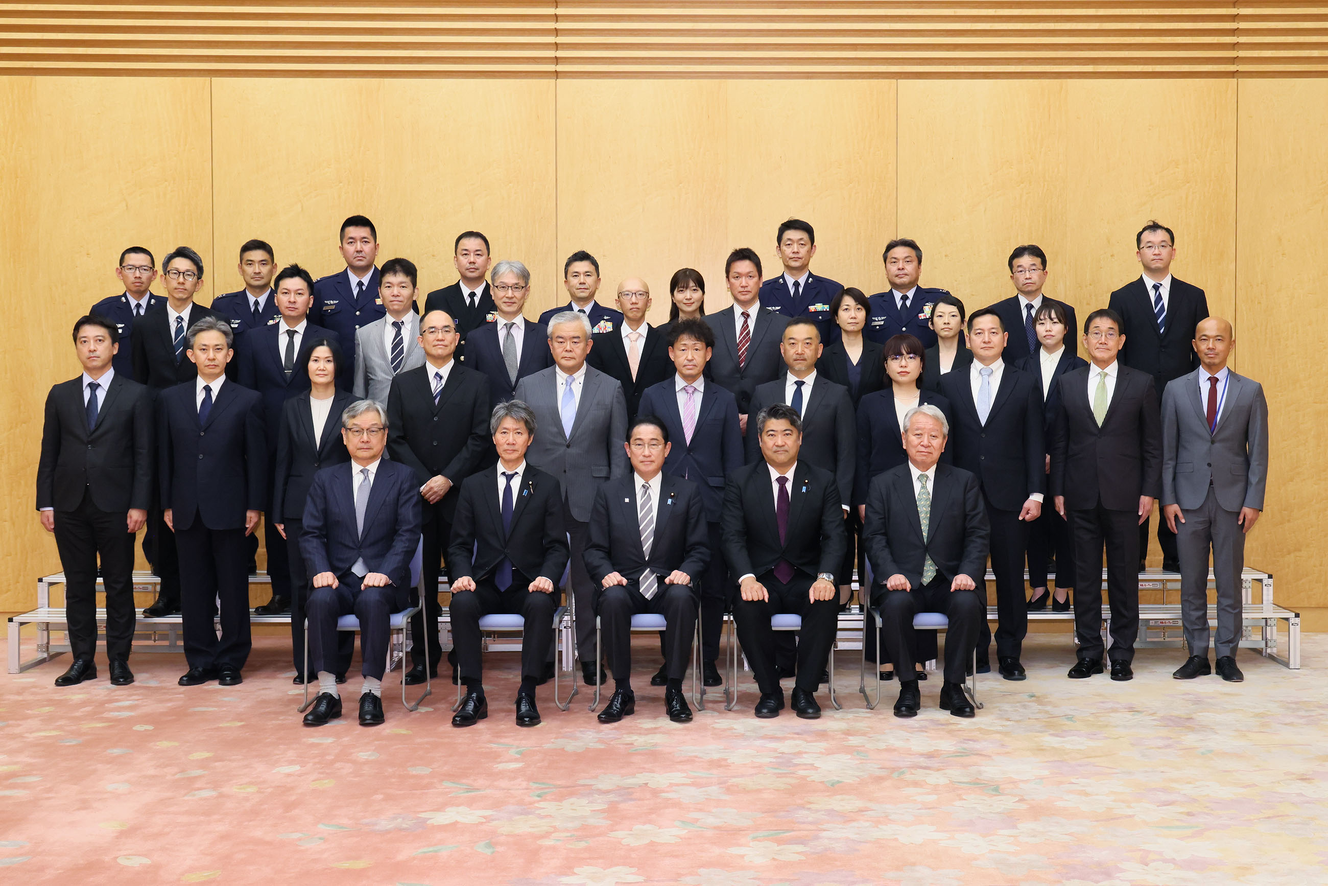 会见土耳其地震国际紧急救援队