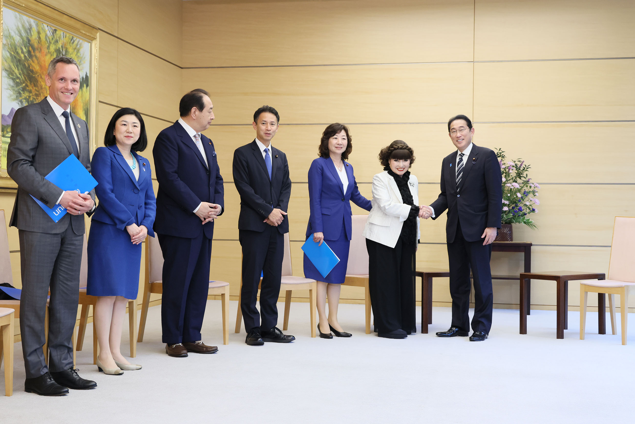 会见联合国儿童基金（UNICEF）亲善大使黑柳彻子及UNICEF议员联盟