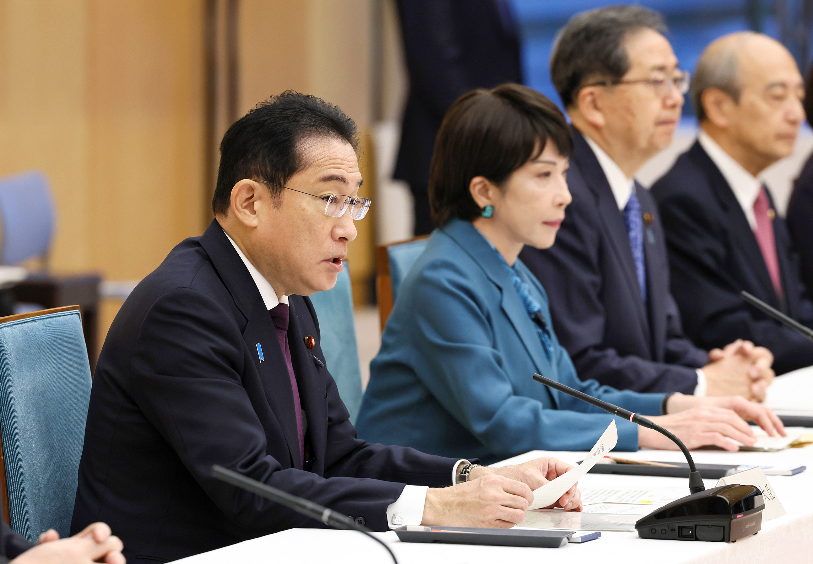 总结会议的岸田首相