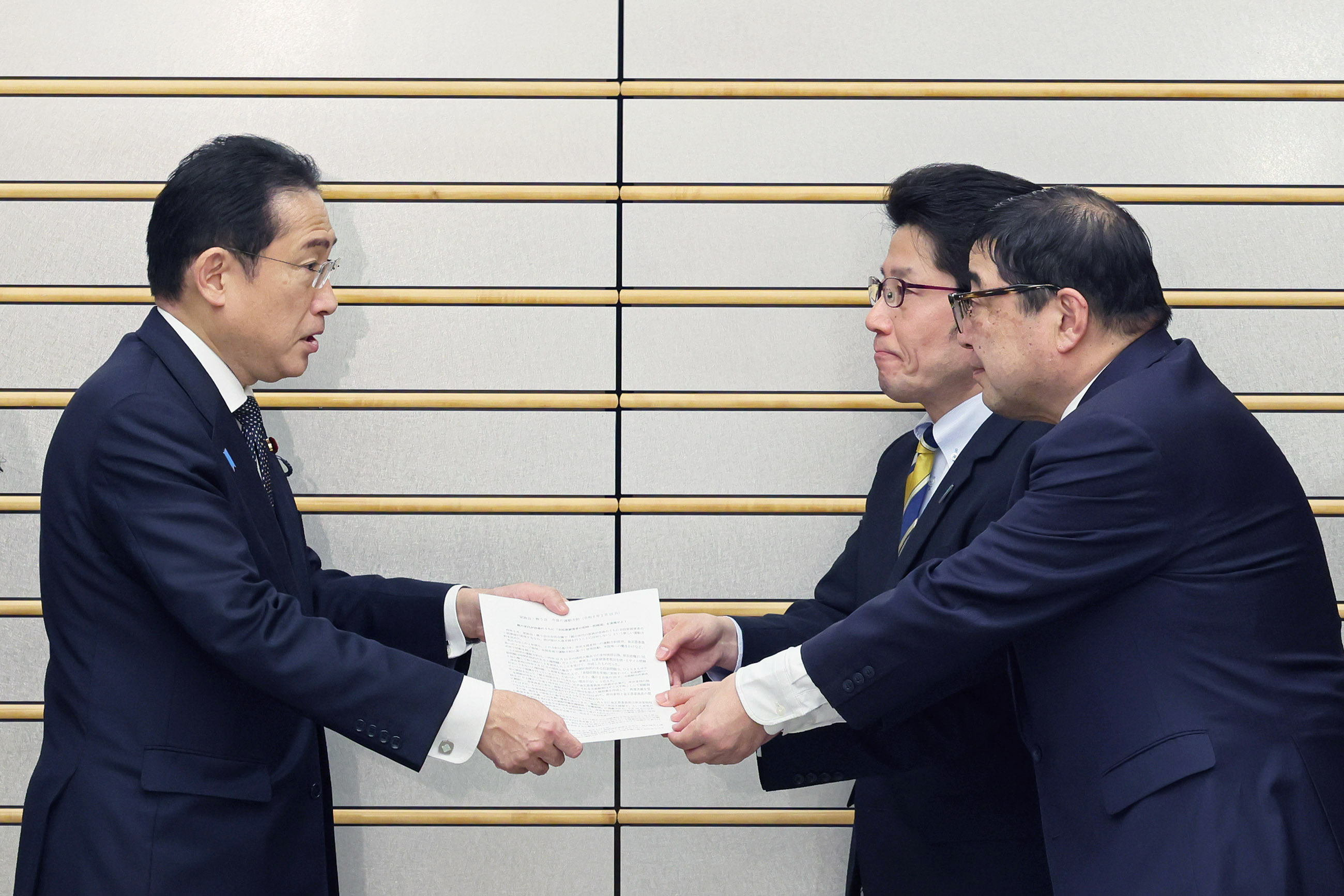 岸田首相接受活动方针书 (2)