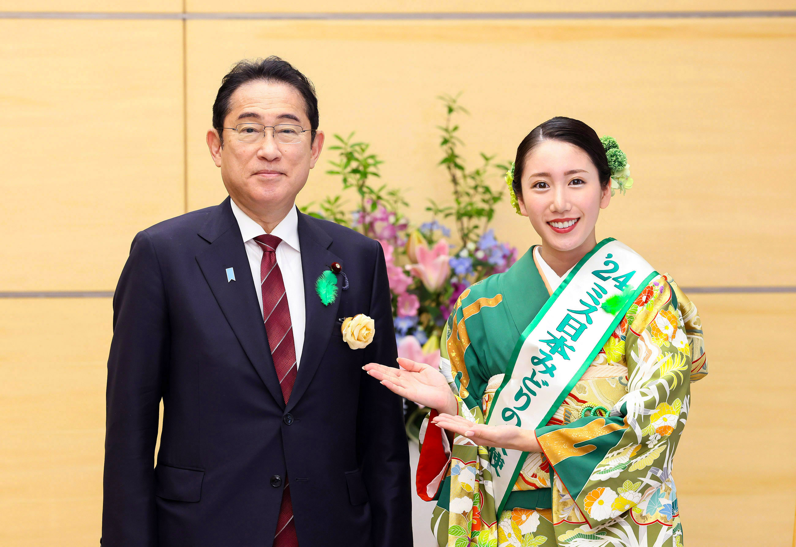 岸田首相接受拜会