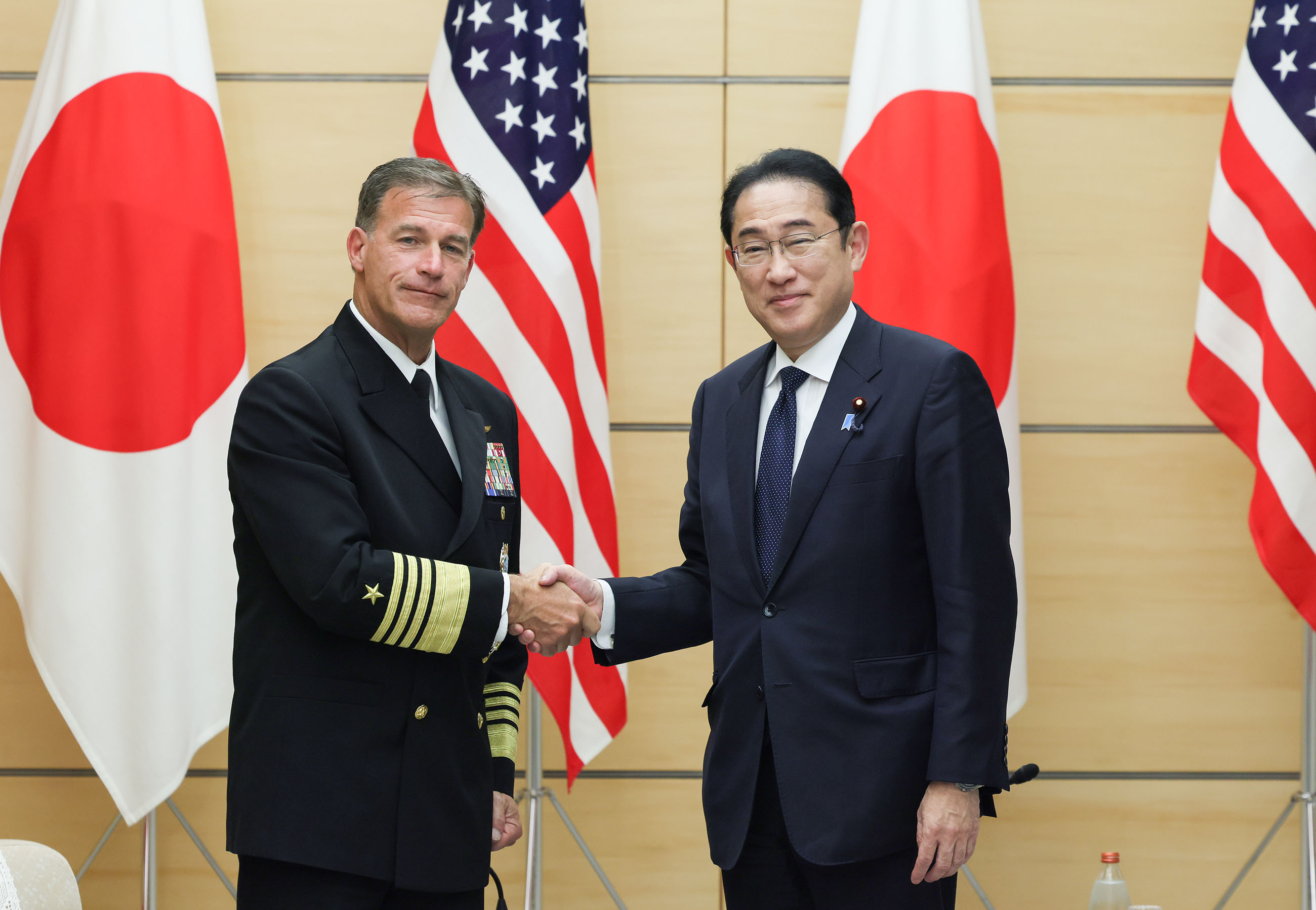 岸田首相接受拜会