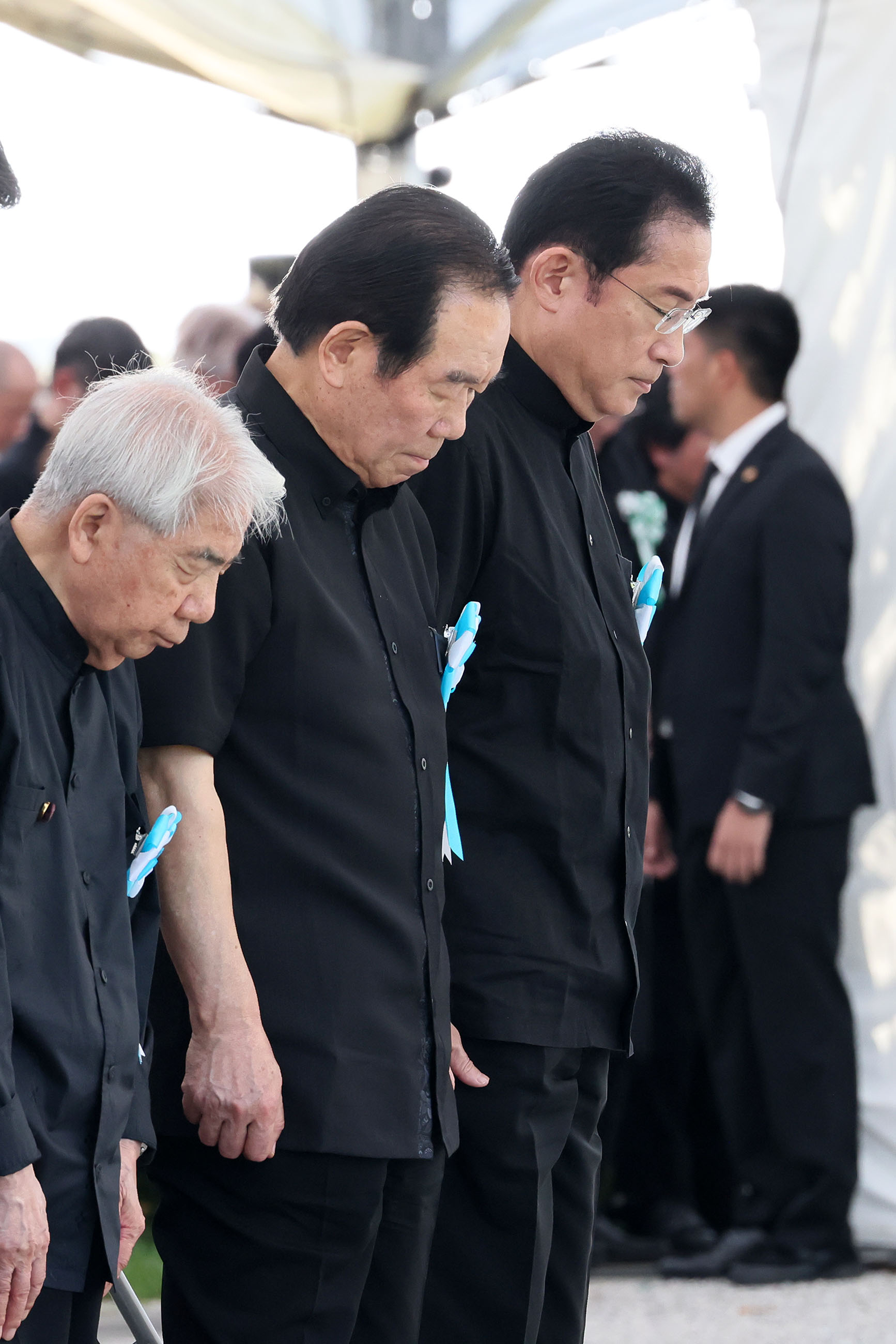 岸田首相在冲绳全体战殁者追悼仪式默祷2