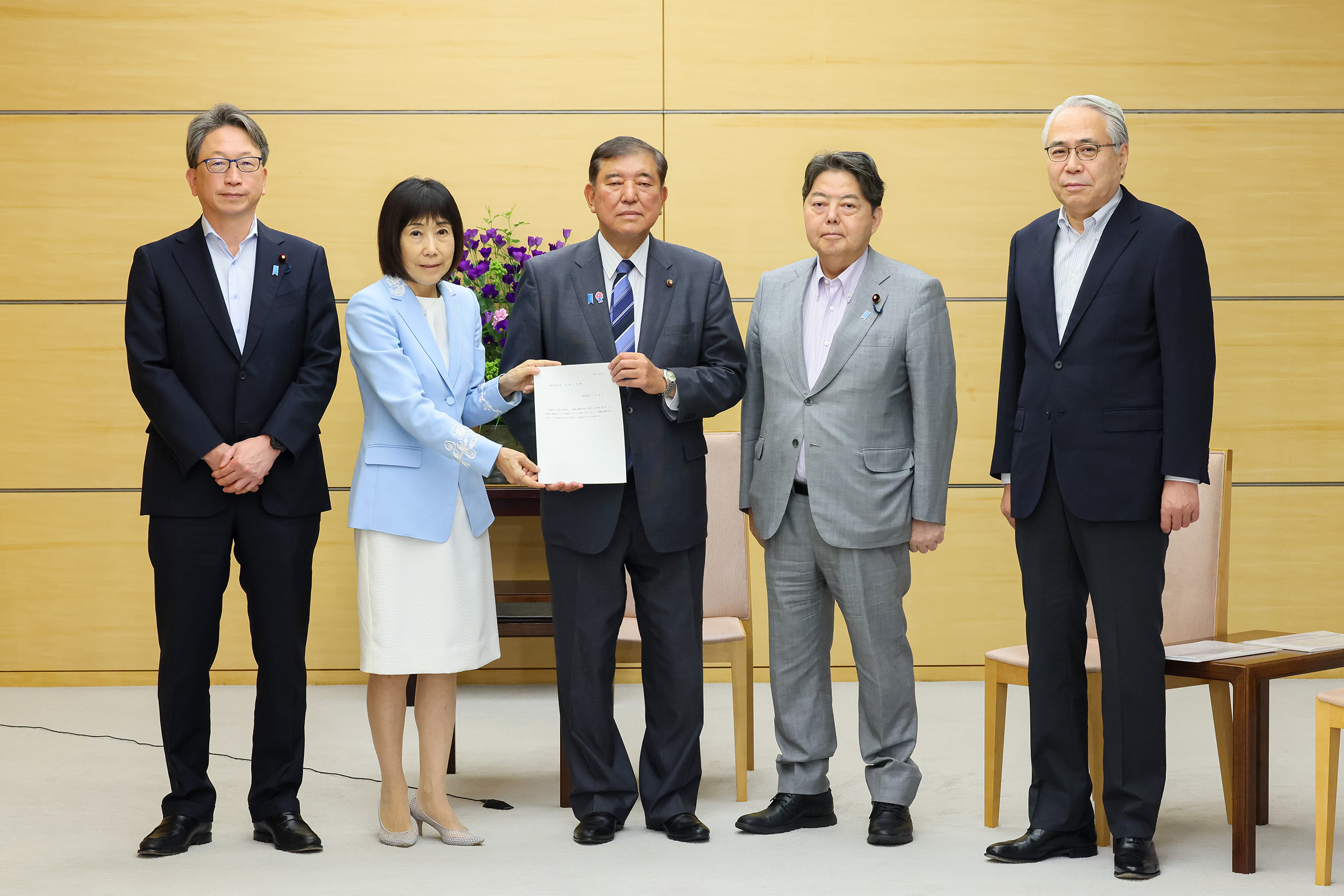 石破首相接受人事院建议2