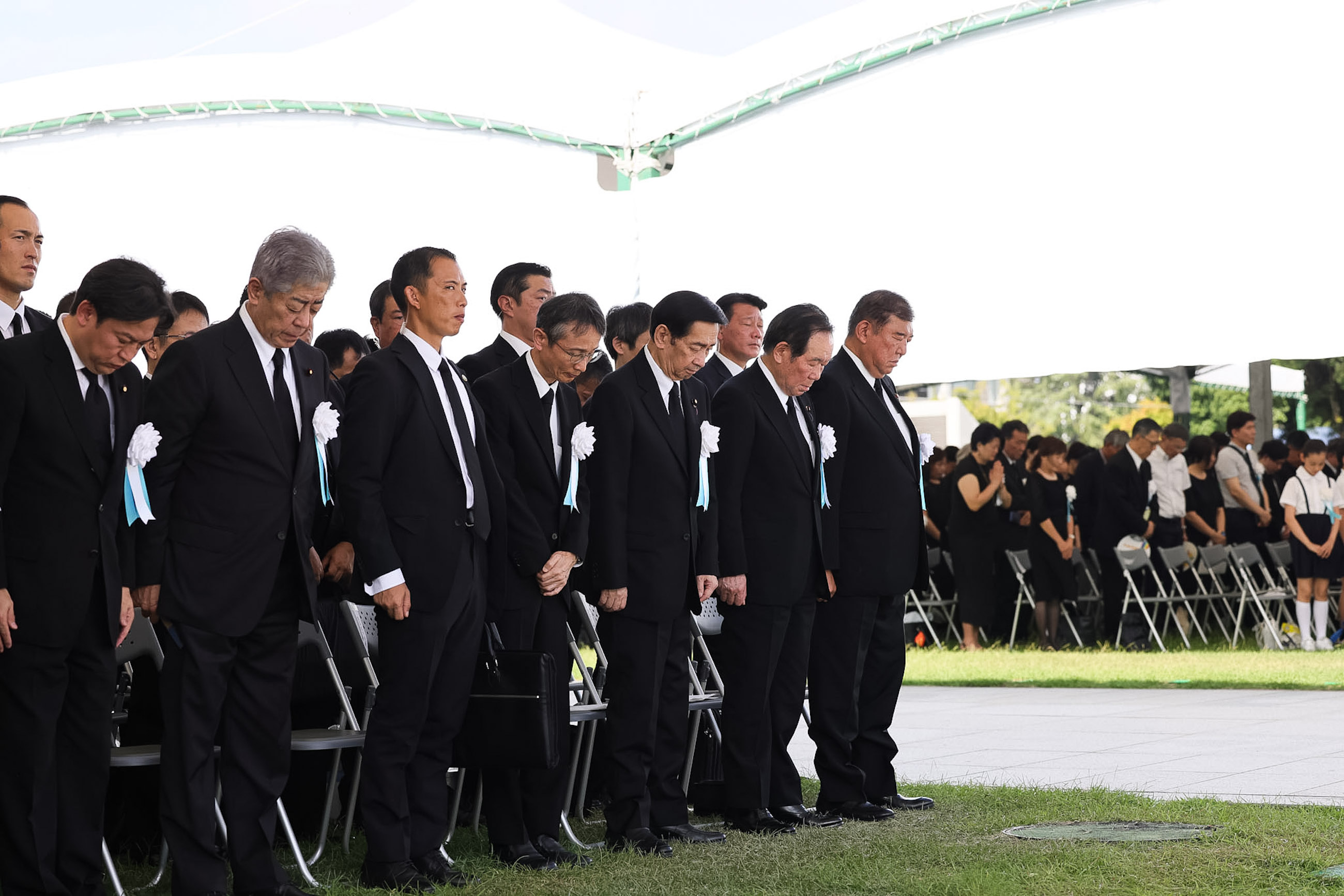 石破首相默祷2