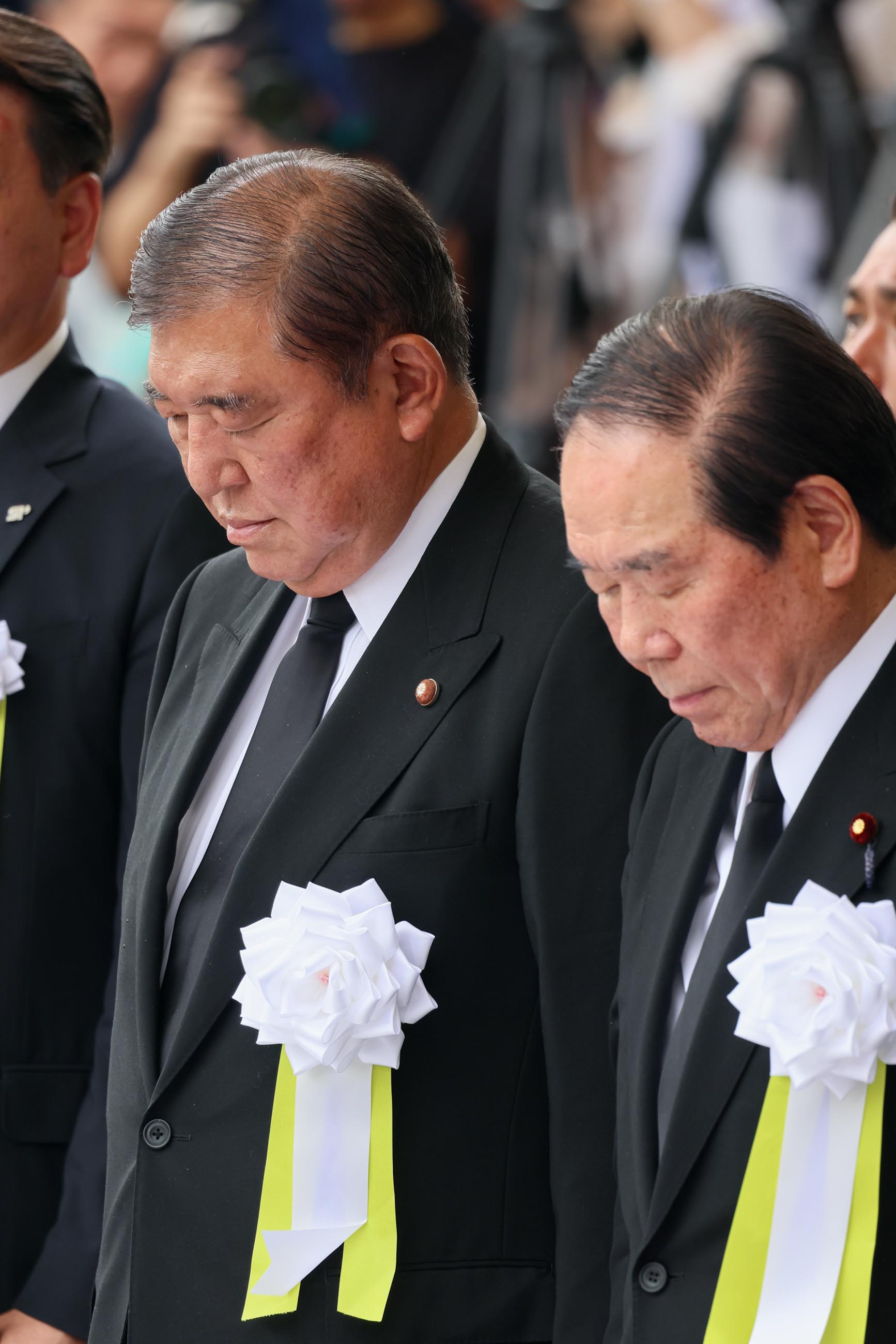 石破首相默祷2