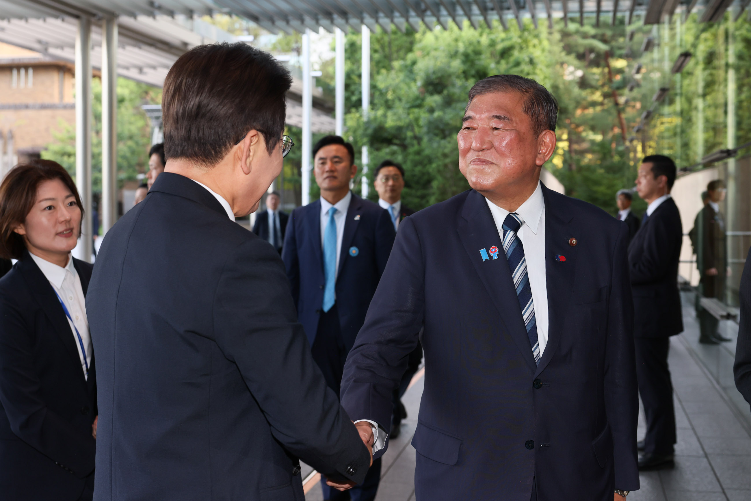 石破首相迎接李在明总统1