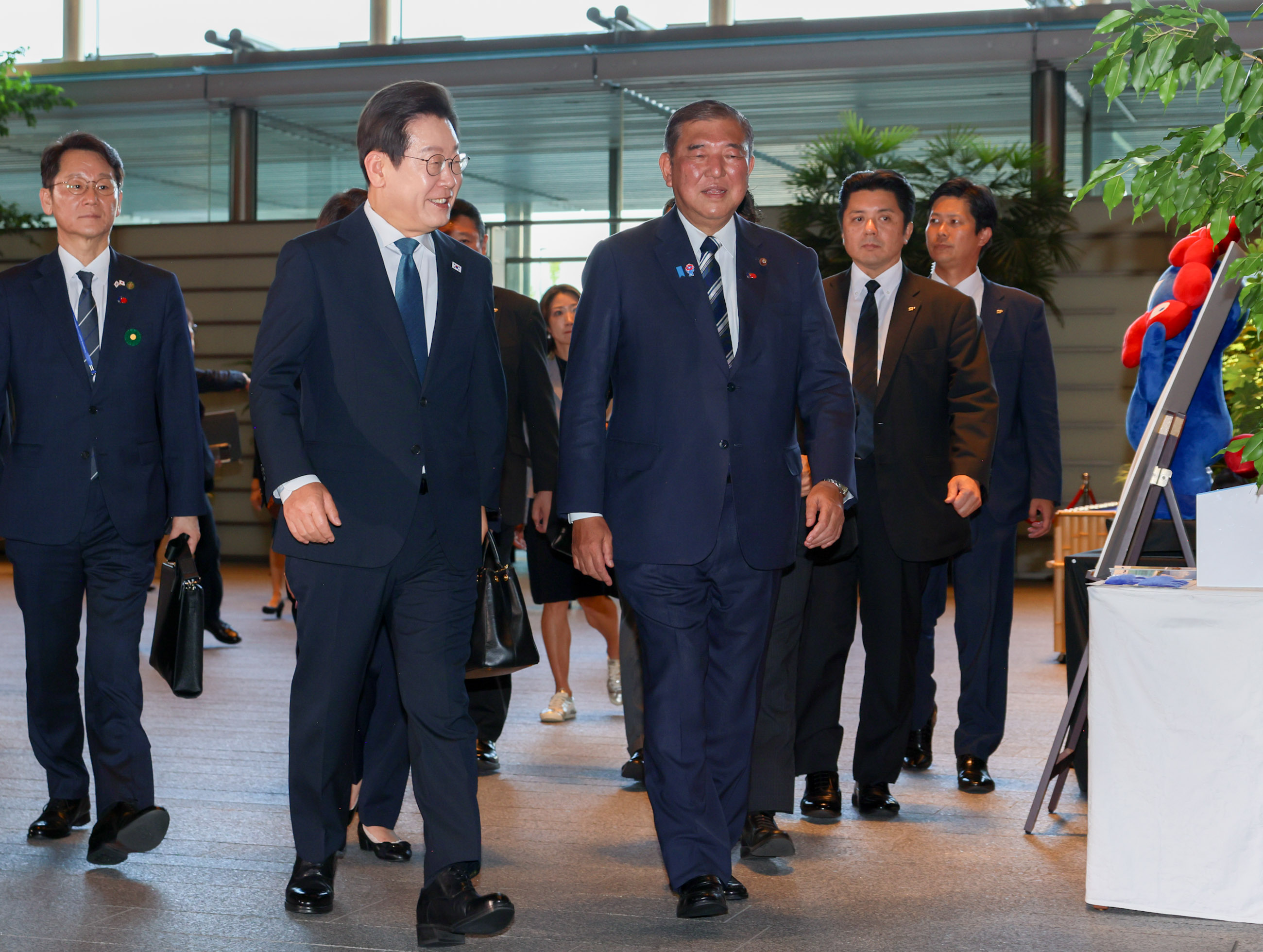 石破首相迎接李在明总统2