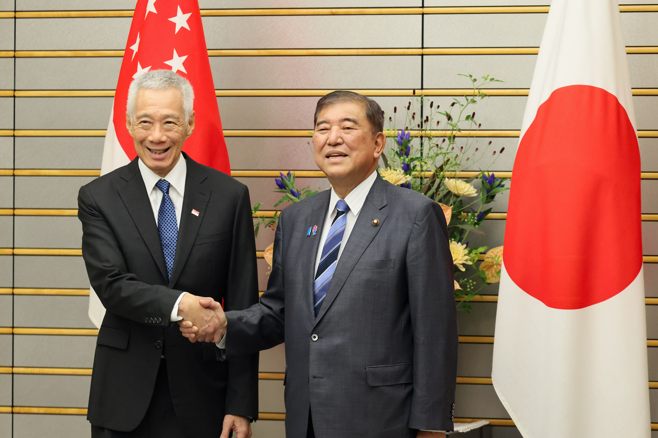 石破首相与李显龙国务资政举行会谈2