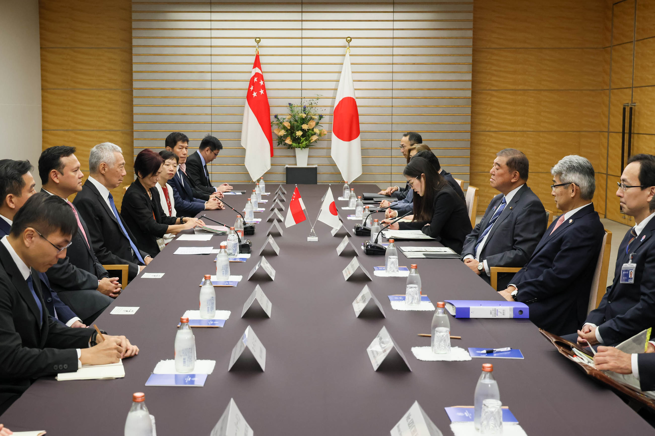 石破首相与李显龙国务资政举行会谈3