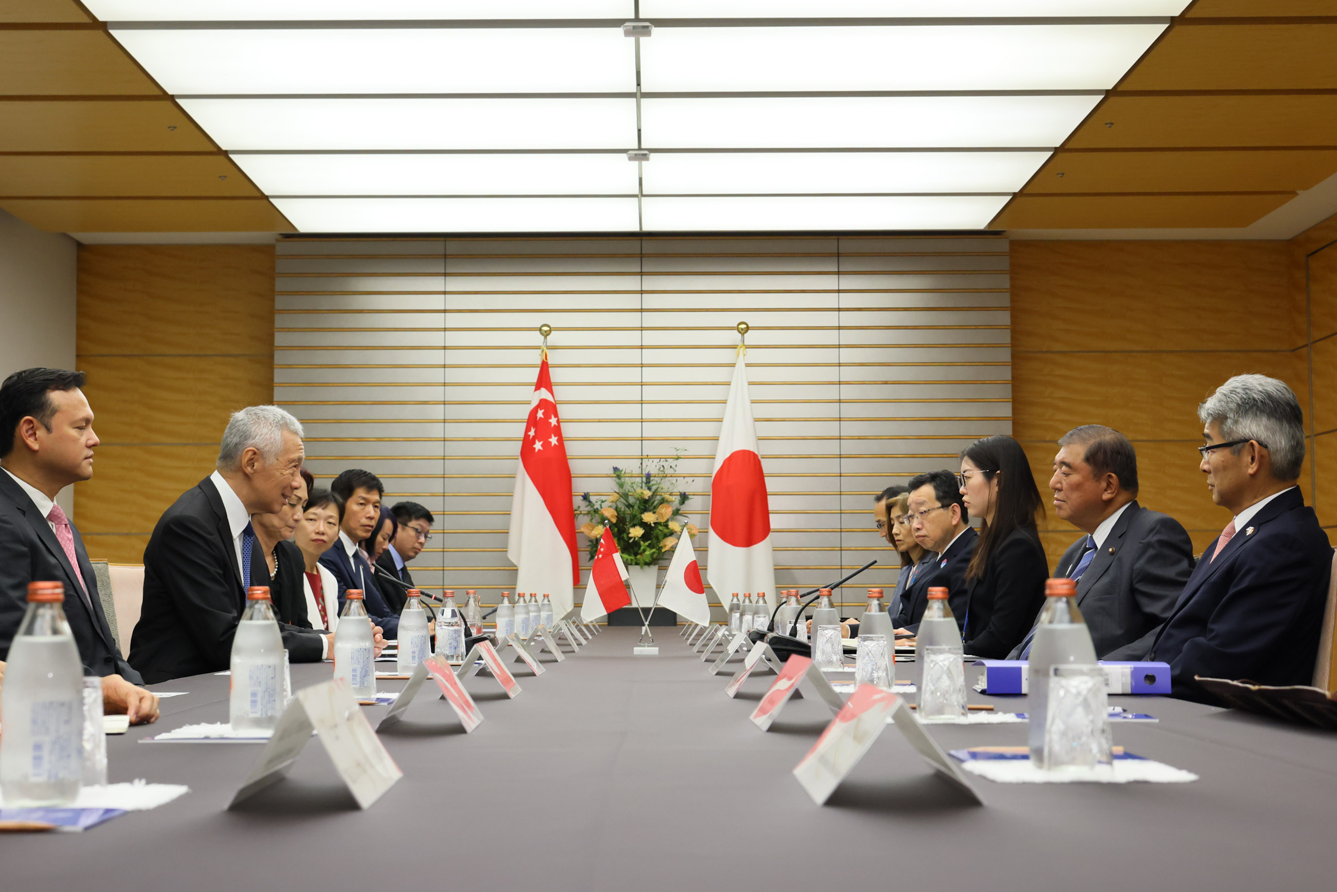 石破首相与李显龙国务资政举行会谈4