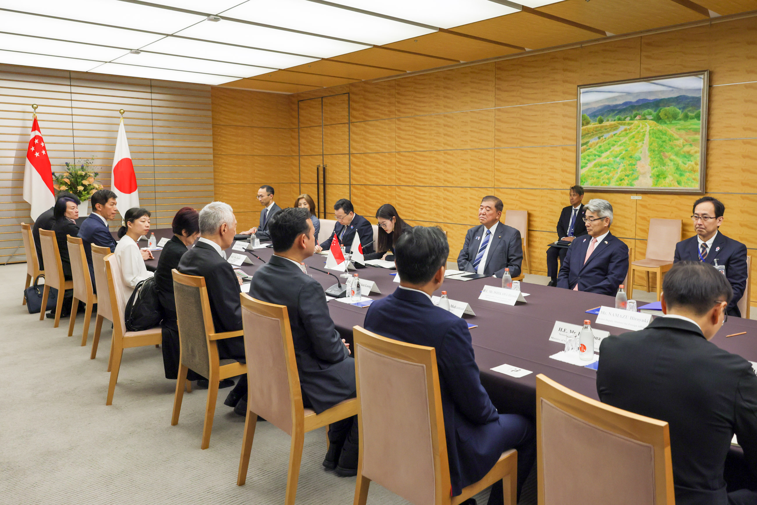石破首相与李显龙国务资政举行会谈5