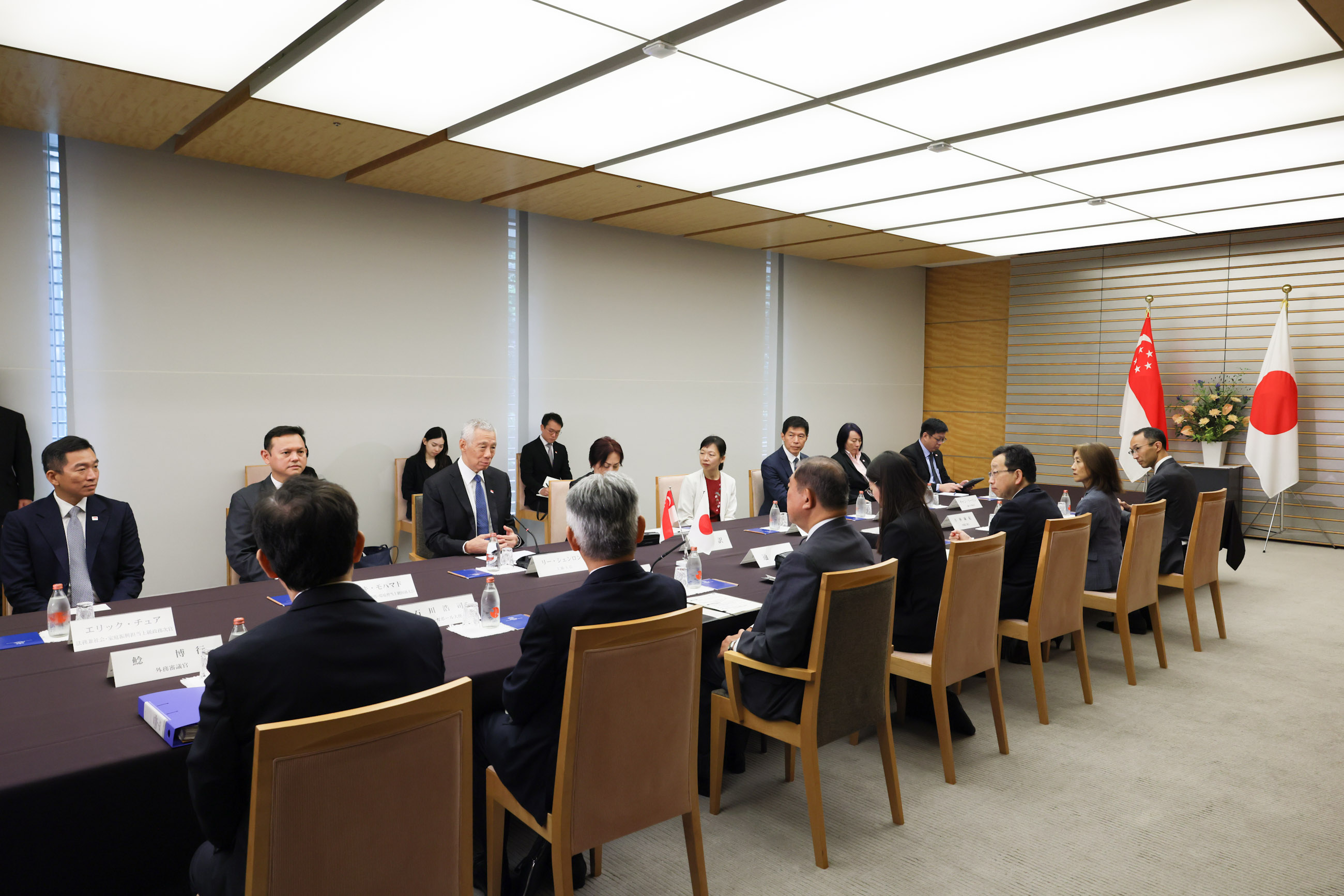 石破首相与李显龙国务资政举行会谈7