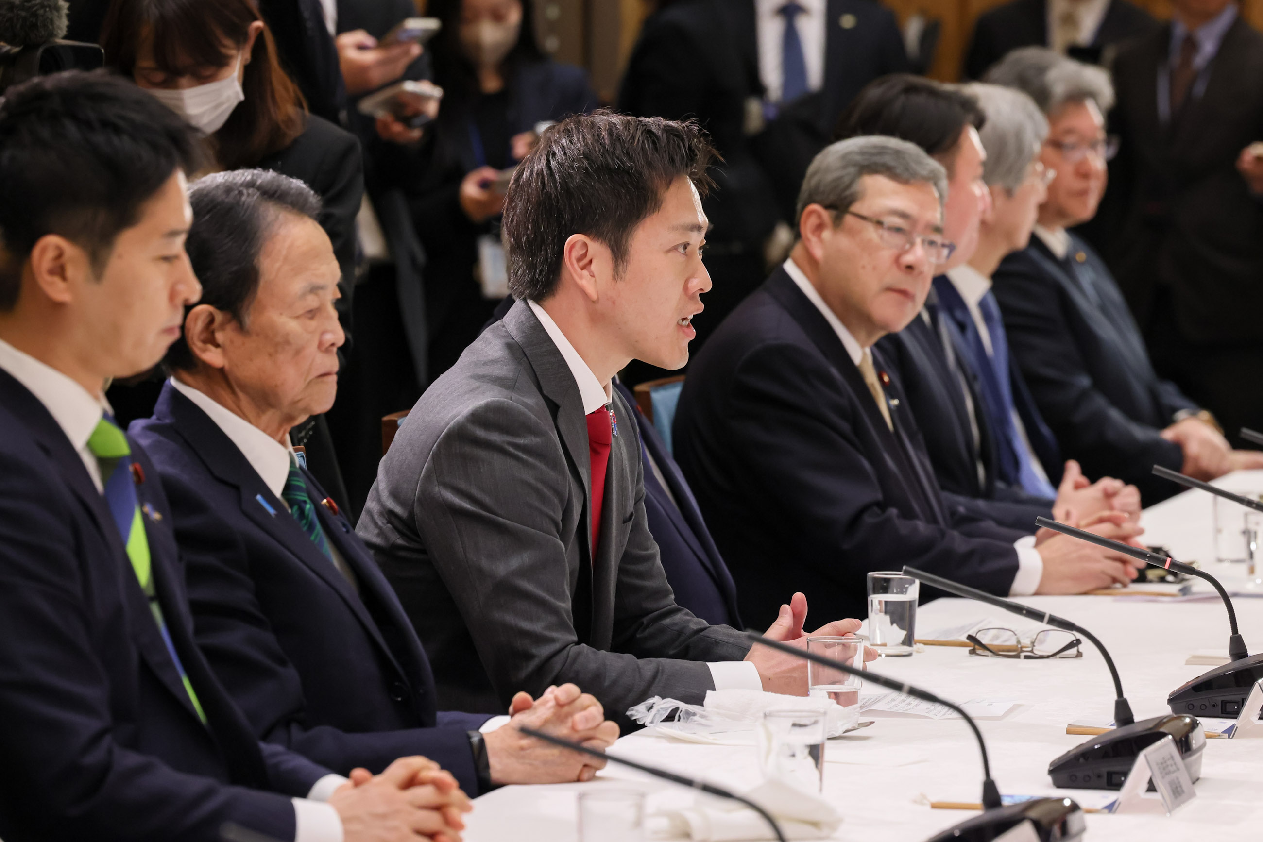 政府与执政党联络会议的现场