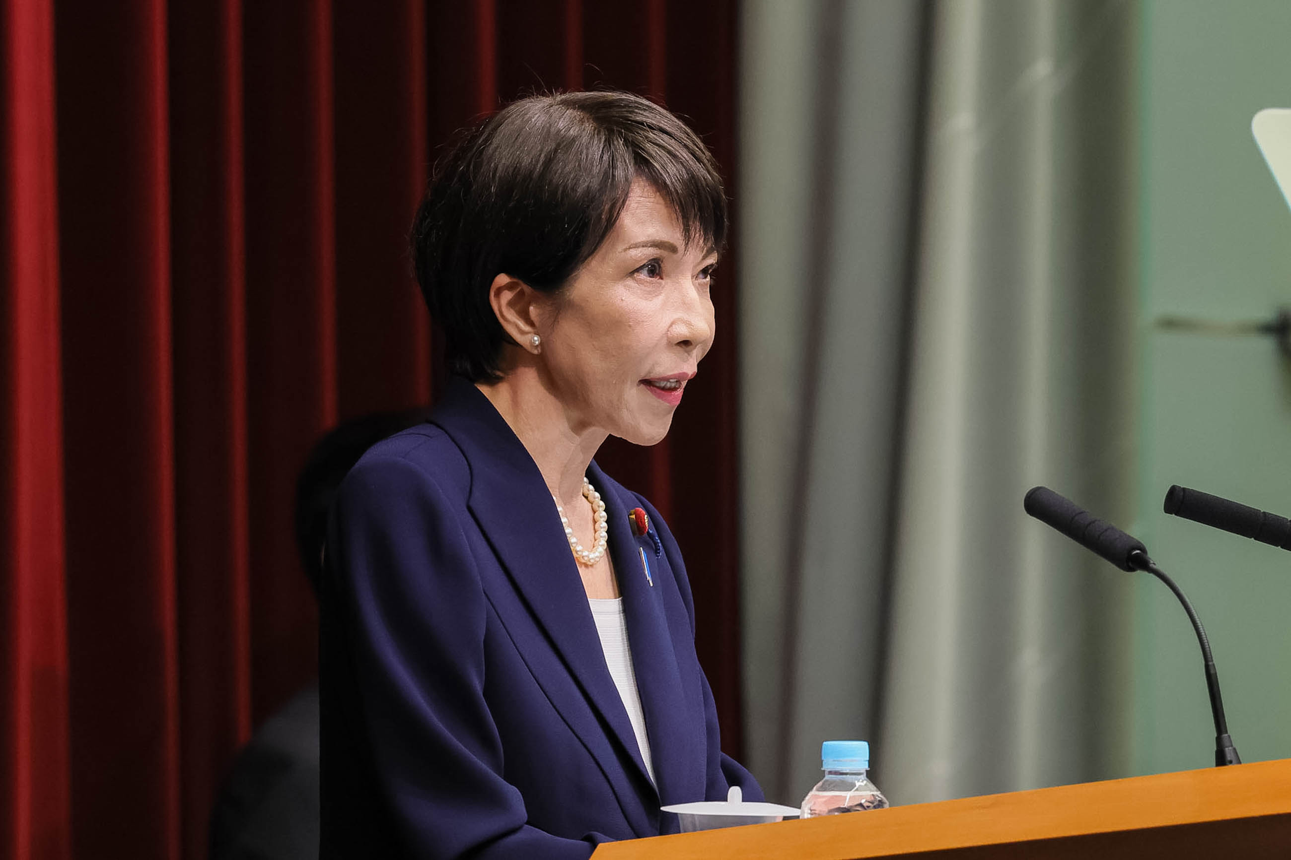 高市首相举行记者招待会2