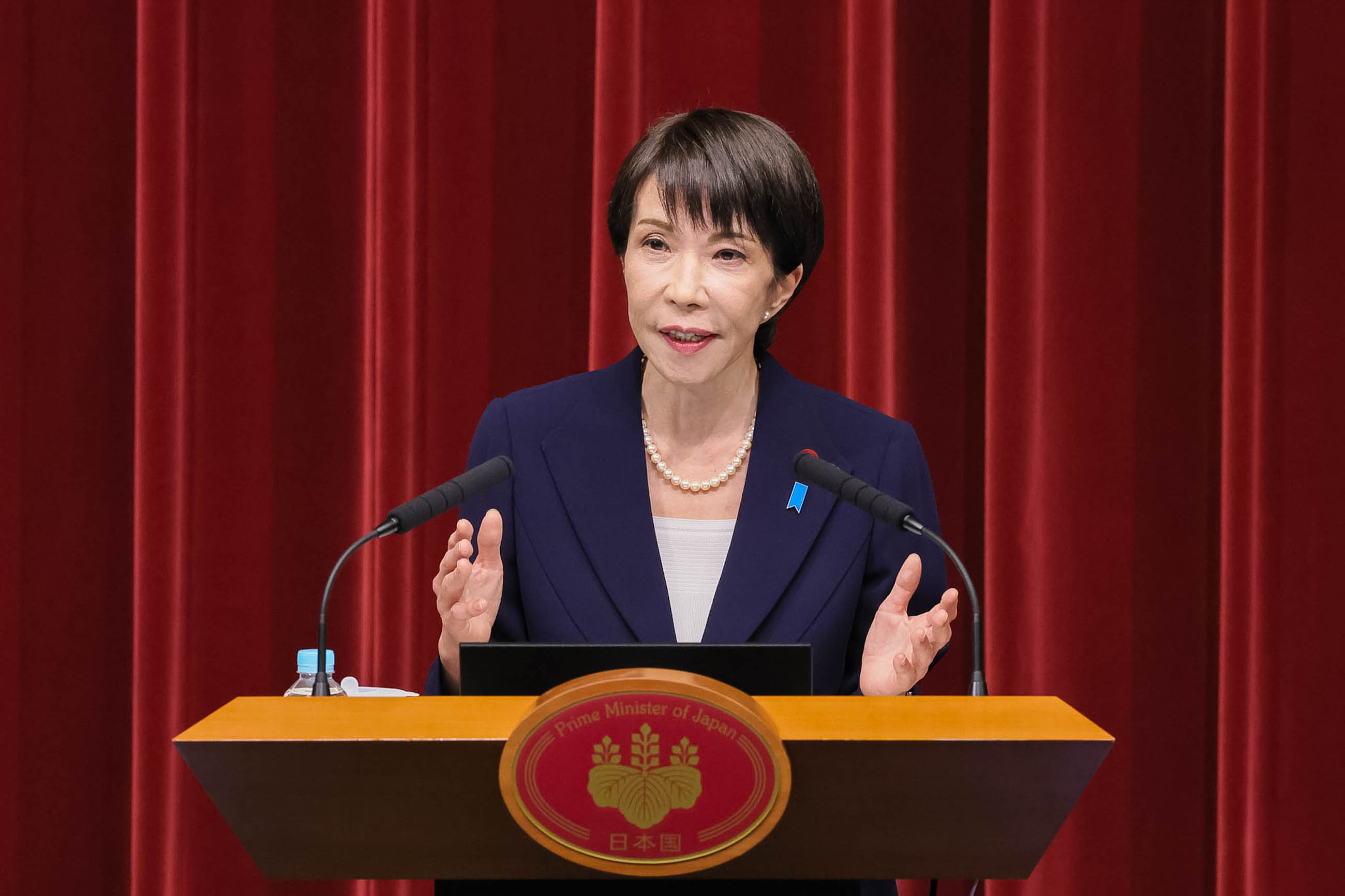 高市首相举行记者招待会5