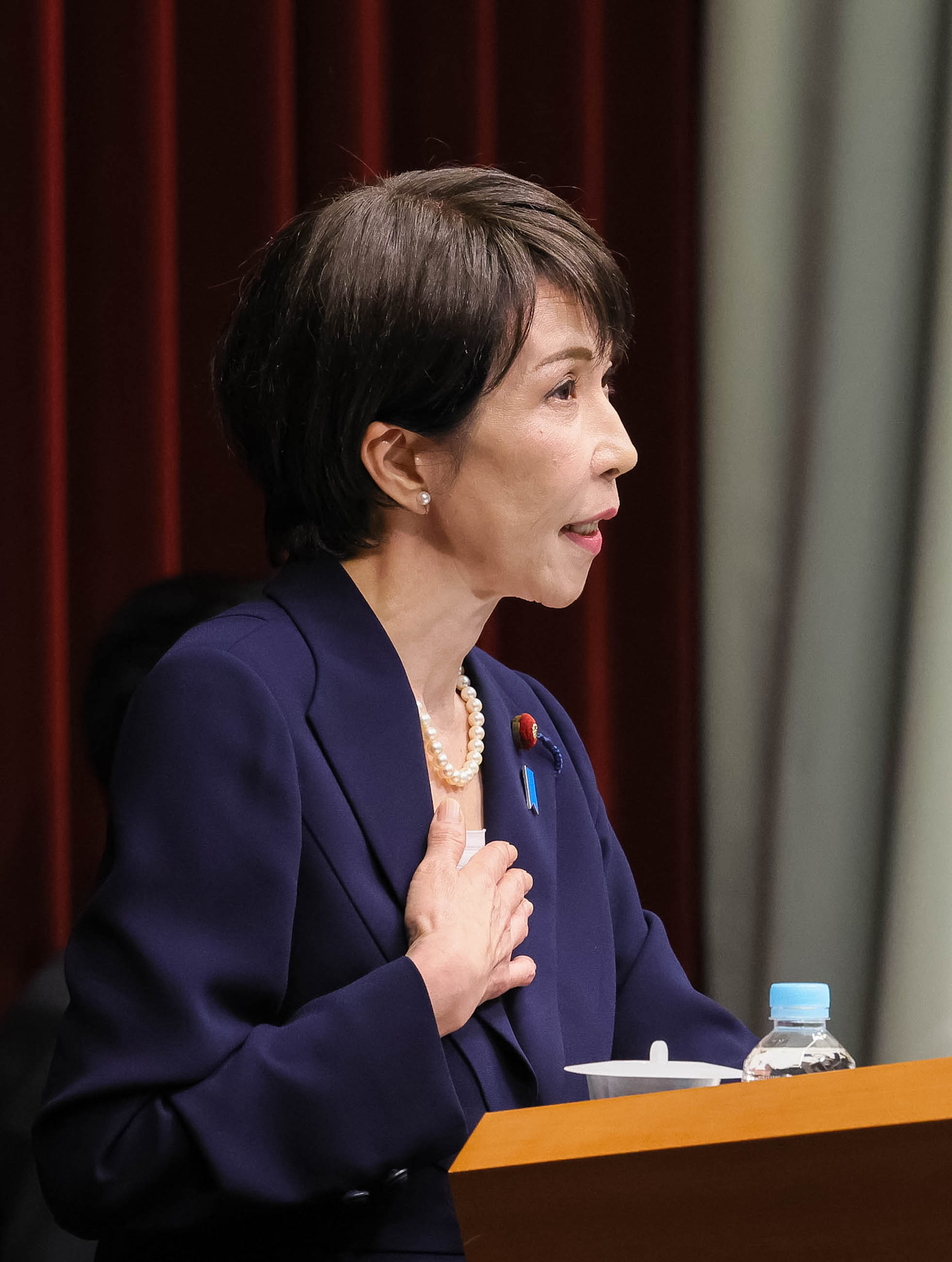 高市首相举行记者招待会8