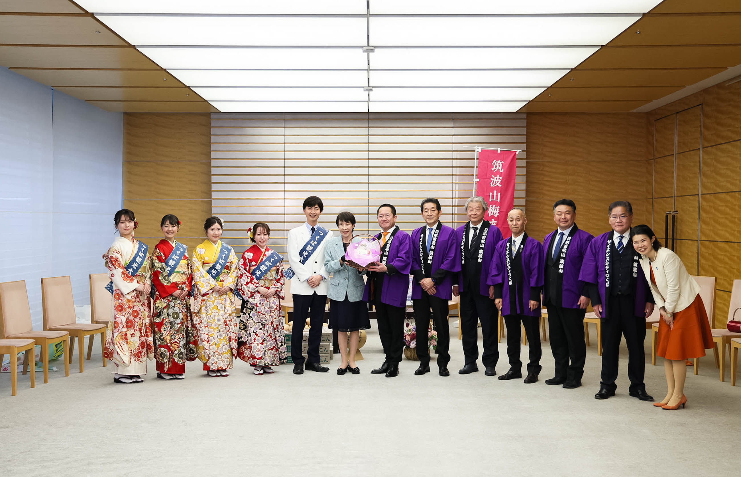 高市首相接受拜会3